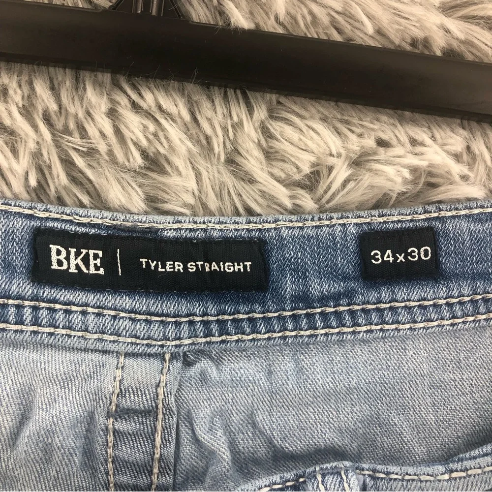 BKE Buckle Jeans Mens Size 34 Tyler Straight Blue Jeans Whiskered